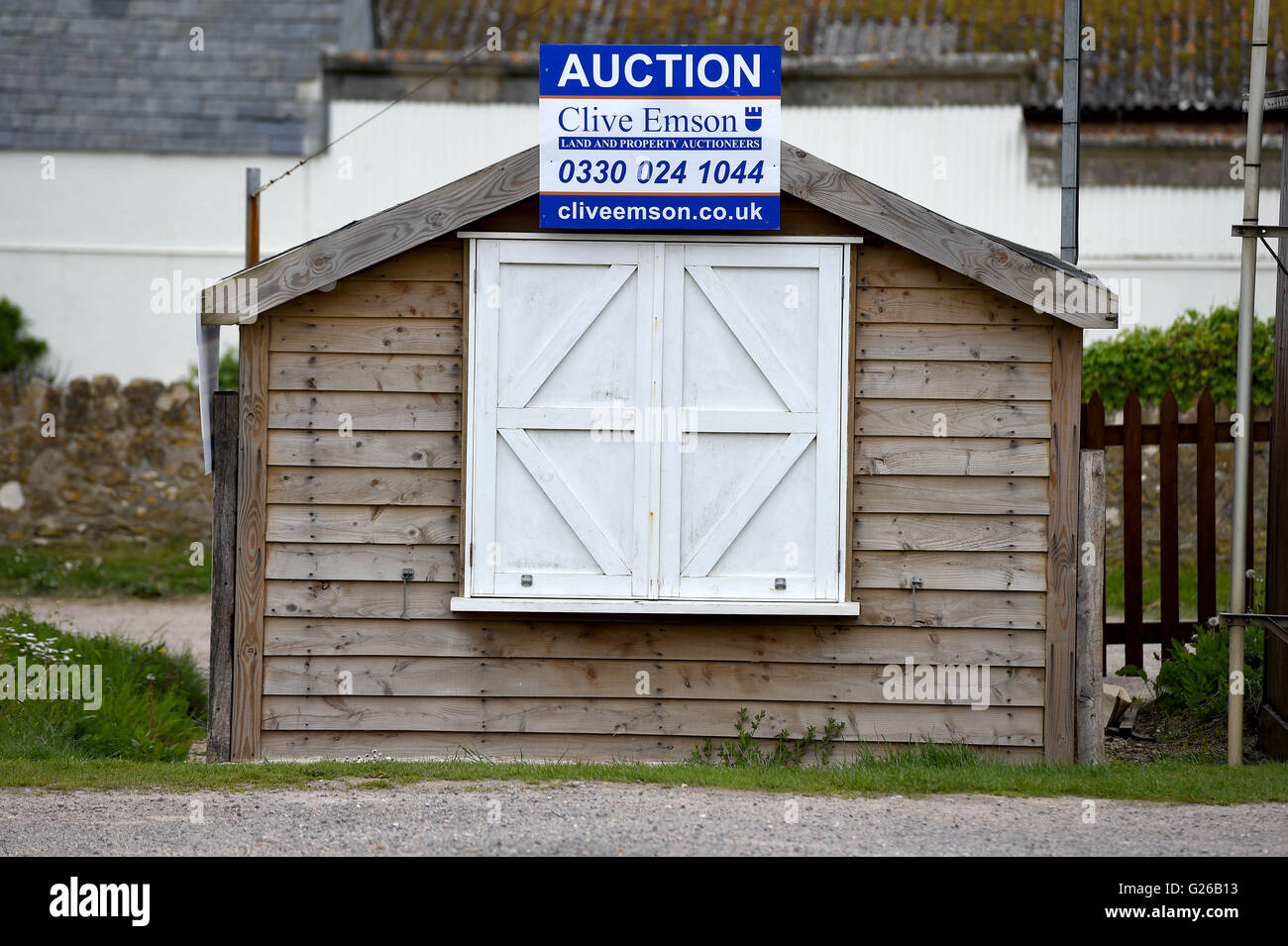 West Bay, in der Nähe von Bridport, Großbritannien. 25. Mai 2016. Der Hut in West Bay, in der Nähe von Bridport, ist unter den West Country lose zum Verkauf durch die regionalen Land und Eigentum Auktionatoren Clive Emson im Juni. Besitzer Karl Wallace am Kiosk für £26.000 "vor einigen Jahren gekauft. Bildnachweis: Dorset Media Service/Alamy Live-Nachrichten Stockfoto