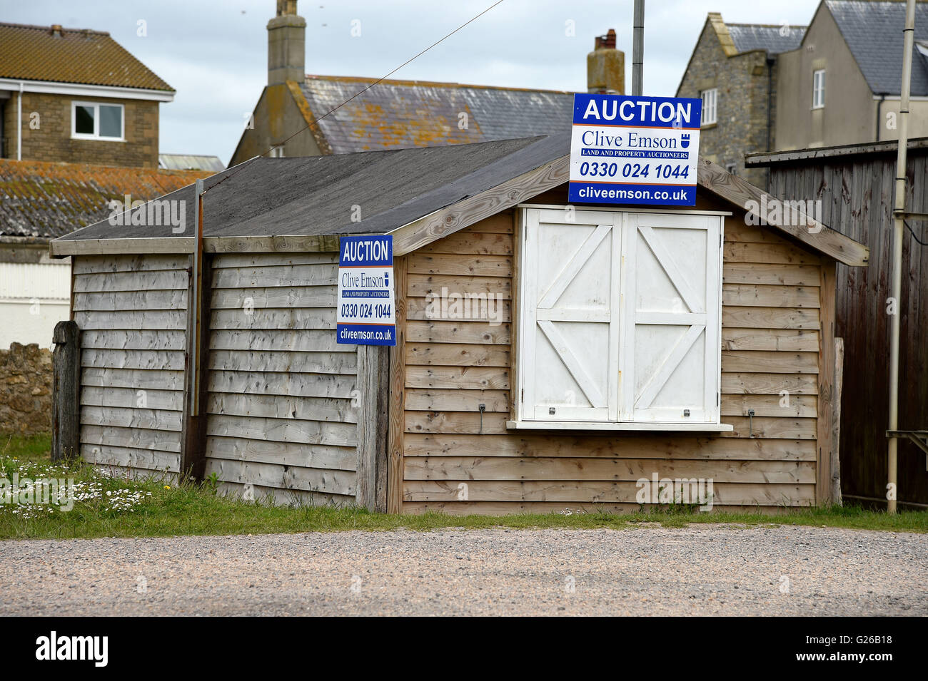 West Bay, in der Nähe von Bridport, Großbritannien. 25. Mai 2016. Der Hut in West Bay, in der Nähe von Bridport, ist unter den West Country lose zum Verkauf durch die regionalen Land und Eigentum Auktionatoren Clive Emson im Juni. Besitzer Karl Wallace am Kiosk für £26.000 "vor einigen Jahren gekauft. Bildnachweis: Dorset Media Service/Alamy Live-Nachrichten Stockfoto