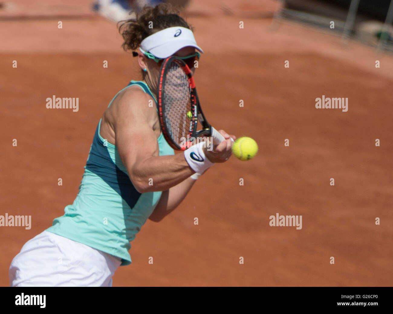 Paris. 25. Mai 2016. Samantha Stosur (AUS) besiegte Shuai Zhang (CHN) 6: 3 im ersten Satz in Roland Garros in Stade Roland Garros in Paris gespielt wird. Kredit-© Leslie Billman/Tennisclix: Csm/Alamy Live-Nachrichten Stockfoto