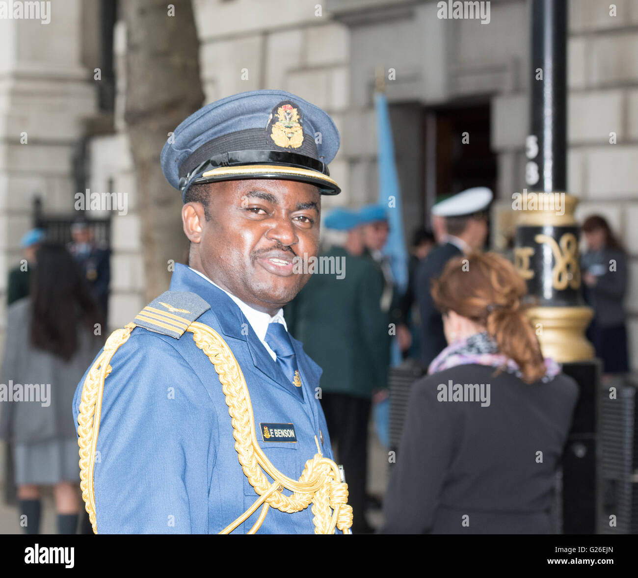 London, UK, 25. Mai 2015, leitender Offizier besucht der UN-Peacekeeper Gedenkgottesdienst in der Kenotaph, London Credit: Ian Davidson/Alamy Live News Stockfoto