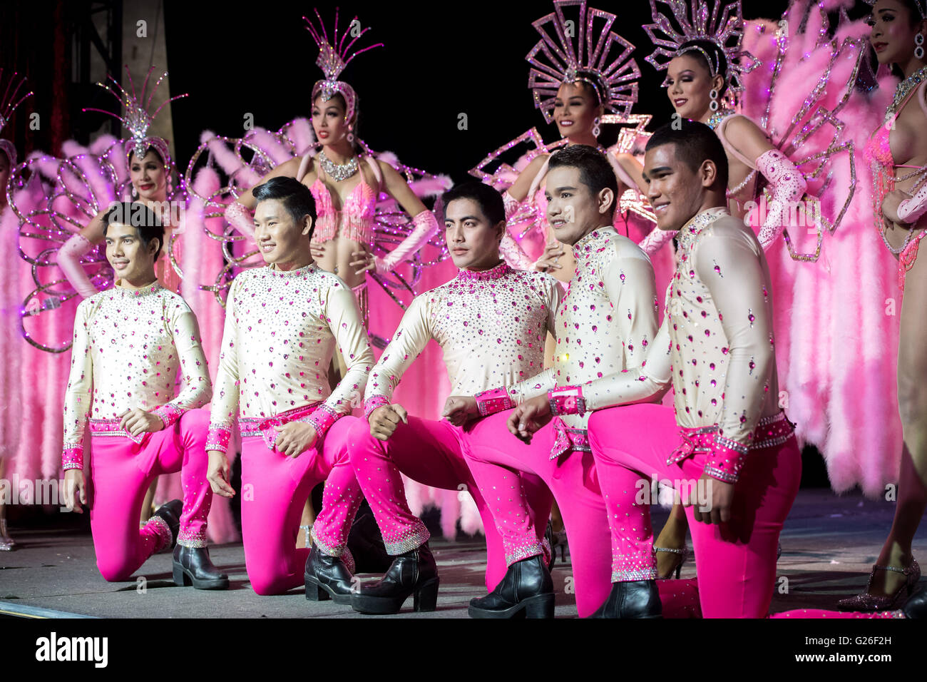 Sydney, Australien. 25. Mai 2016. Ladyboys in Thailand Ladyboy Superstars Cabaret Foto rufen Sie vor ihre Leistung in dem Kabarett Grand Chapiteau in den Fox Studios. Bildnachweis: Hugh Peterswald/Pacific Press/Alamy Live-Nachrichten Stockfoto