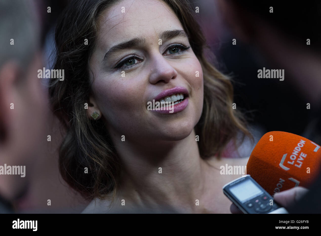 London, UK. 25. Mai 2016. Emilia Clarke besucht die europäischen Filmpremiere von "Mich vor Ihnen" im Kino Curzon Mayfair in London. Bildnachweis: Wiktor Szymanowicz/Alamy Live-Nachrichten Stockfoto