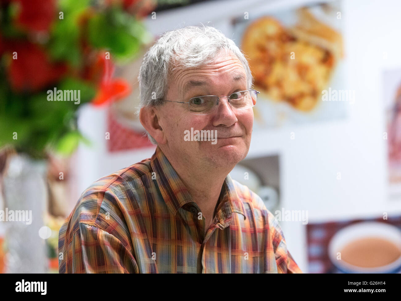 Dokumentarischer Fotograf Martin Parr auf einer Ausstellung in Bloomsbury, London Stockfoto