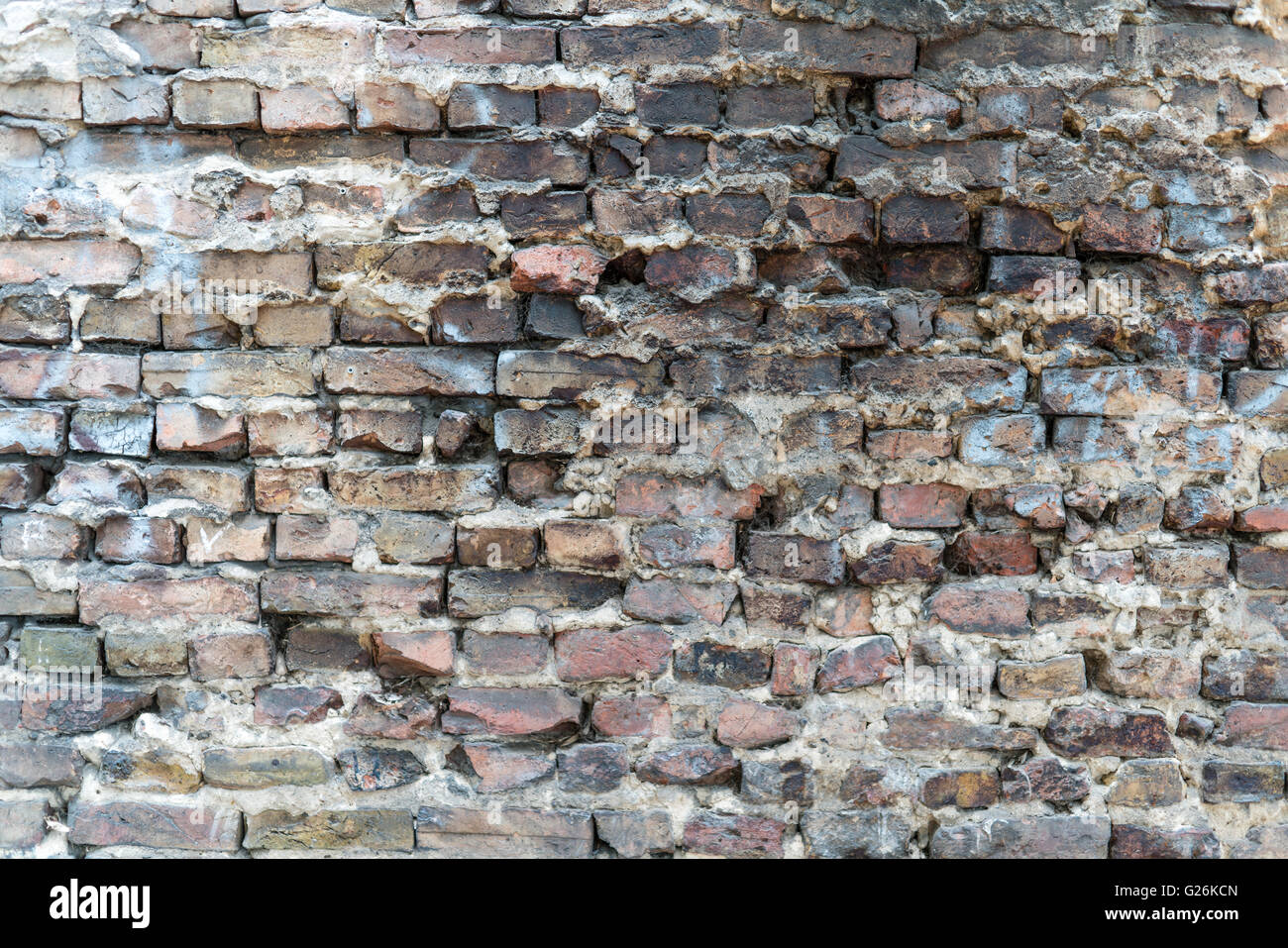 alte schmutzige und körnige Backstein Stein unterirdischen Stadtmauer mit allen Arten von verschiedenen Hintergrundfarben Texturen urban-style Stockfoto