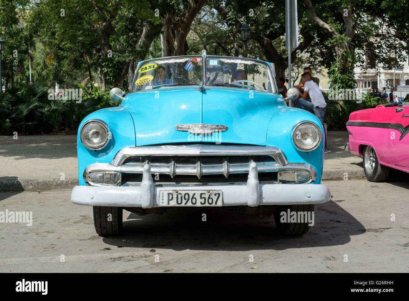 Amerikanische Oldtimer (Chevrolet) im Parque Central, Alt-Havanna, Kuba Stockfoto