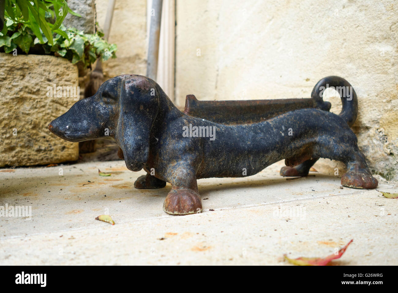 Antik Gusseisen Dackel Boot Schaber oder Türstopper. Frankreich. Stockfoto
