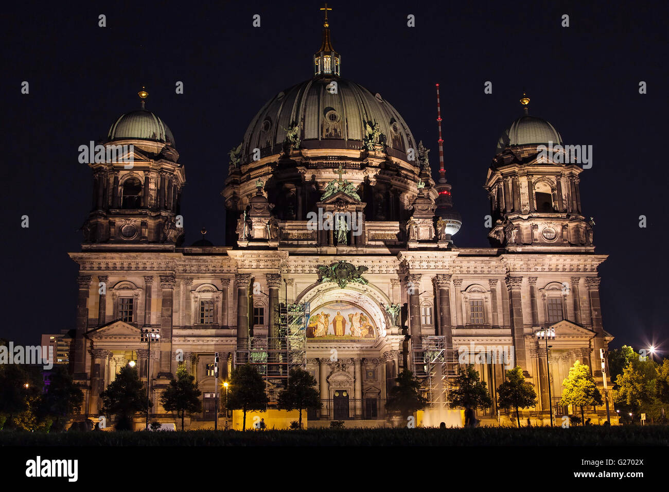 Berliner Dom bei Nacht, Berlin, Deutschland. Stockfoto