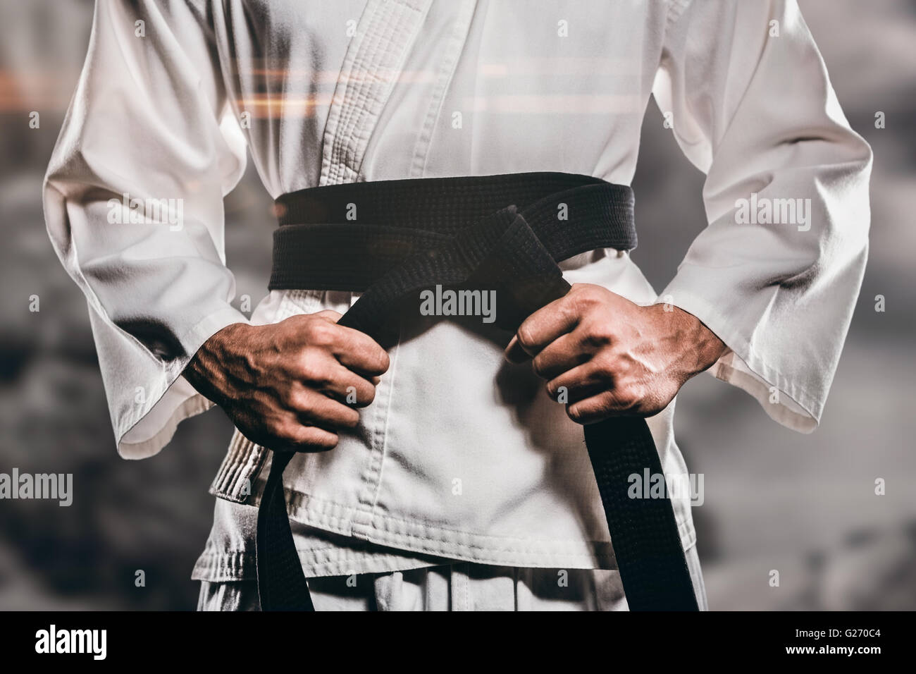 Das zusammengesetzte Bild im Fighter Anzug Karate Gürtel Stockfoto