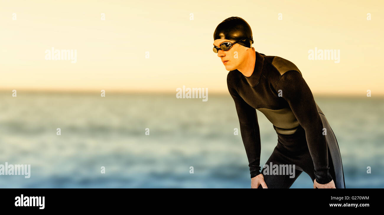 Zusammengesetztes Bild des Schwimmers in Neoprenanzug und Schwimmen Schutzbrille Stockfoto