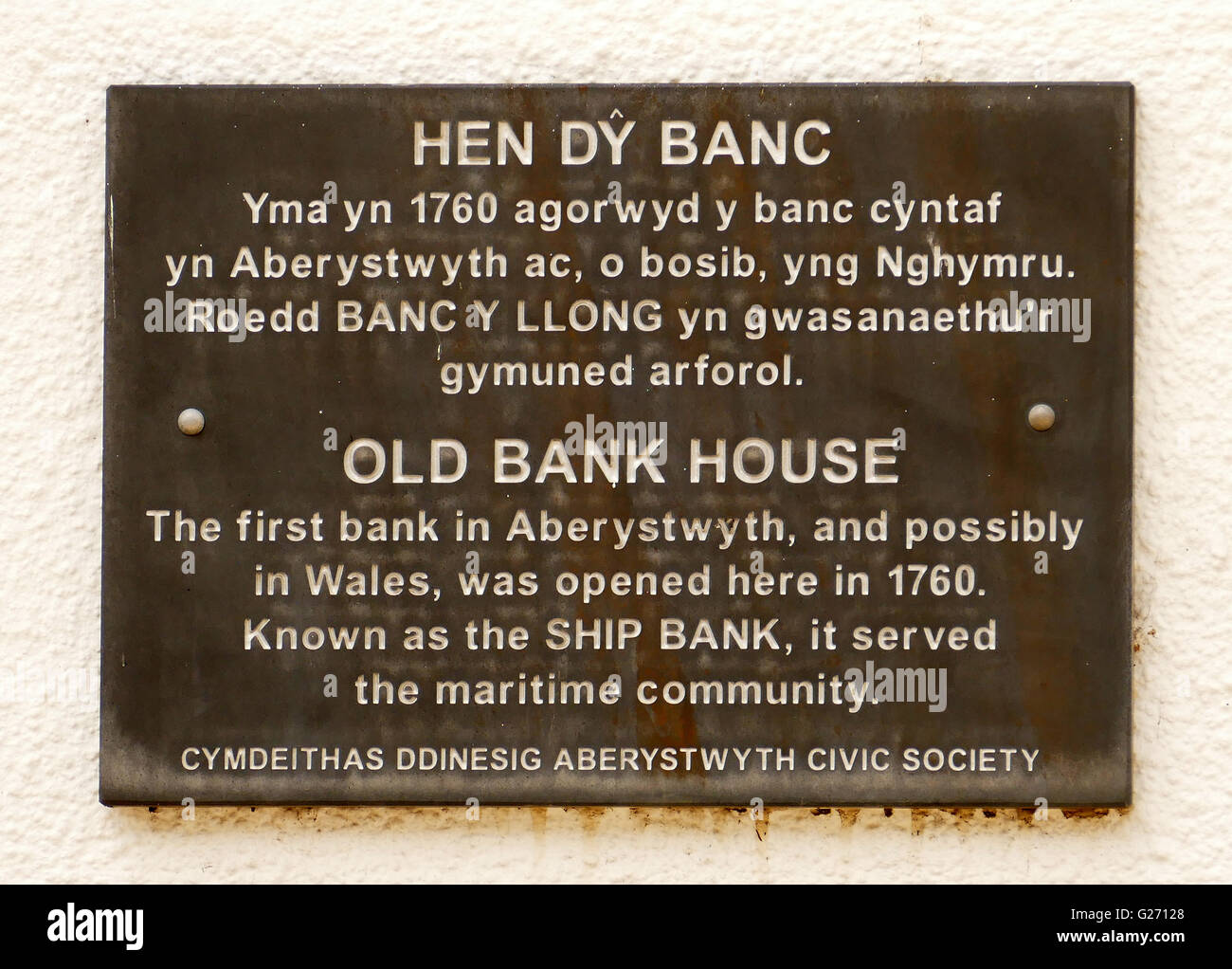 Gedenktafel an der Wand des Old Bank House, Wales. Die erste Bank in Aberystwyth und möglicherweise in Wales wurde auf dieser Website 1760 eröffnet. Stockfoto