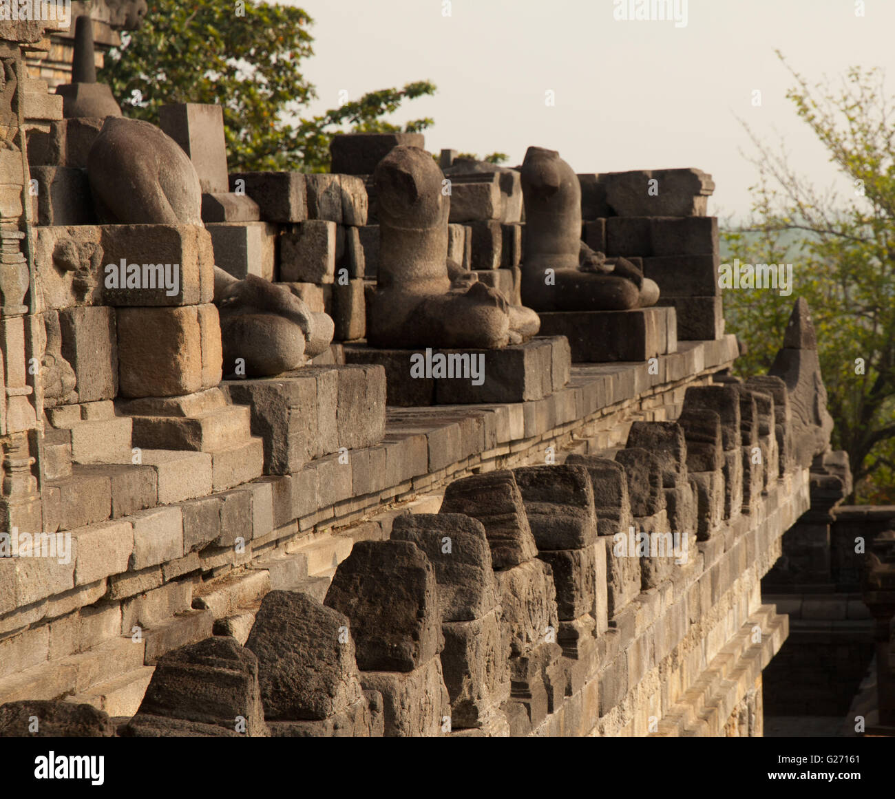 Kopflosen Statuen in Borobudur-Tempel in Yogyakarta, Java, Indonesien. Stockfoto