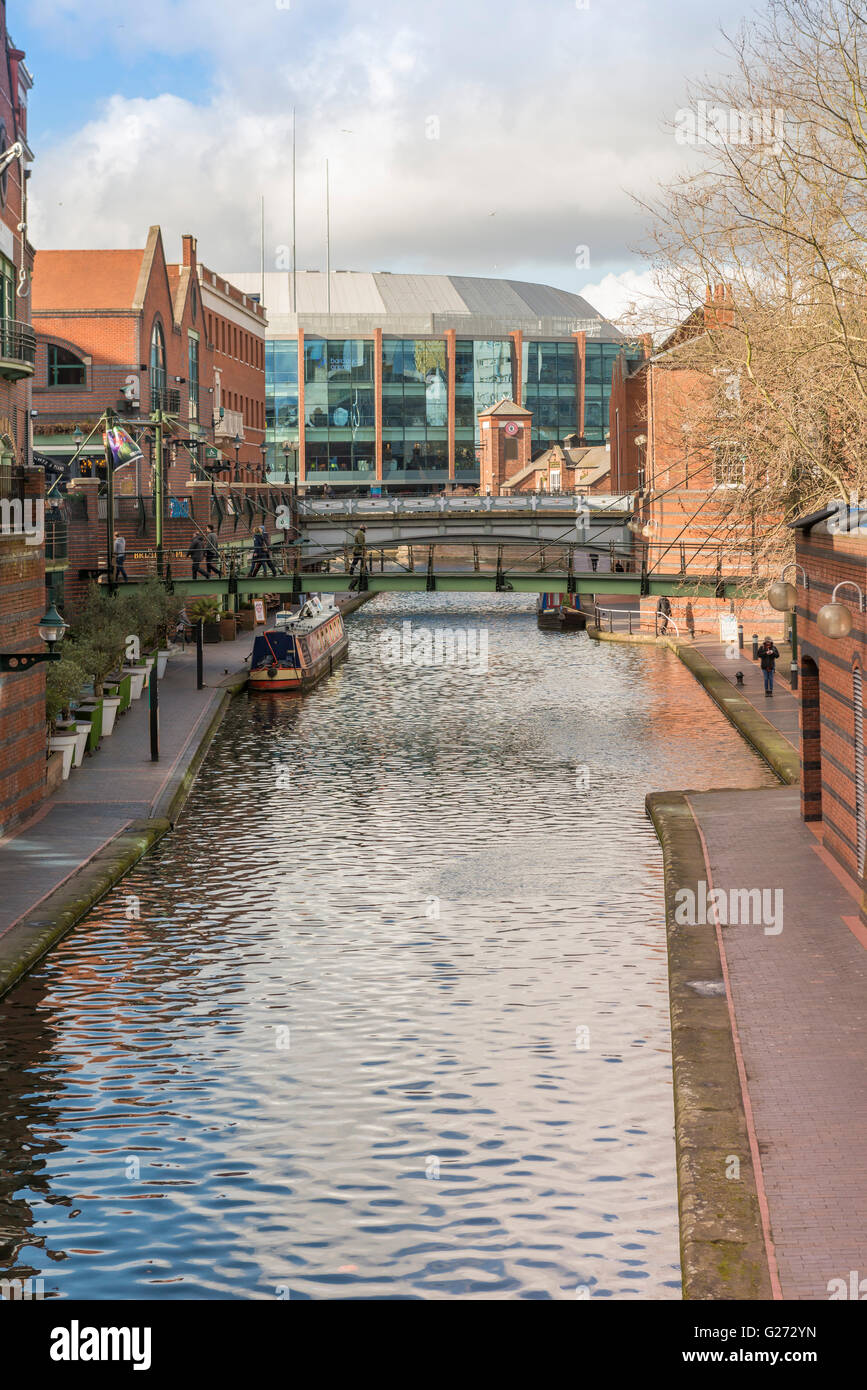 Die Barclaycard Arena neben den Kanälen von Brindleyplace, Birmingham. Stockfoto