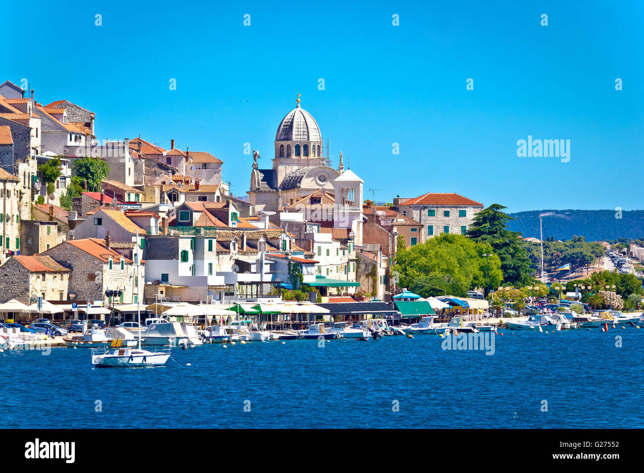 UNESCO-Altstadt von Sibenik Architektur und Küste, Dalmatien, Kroatien Stockfoto