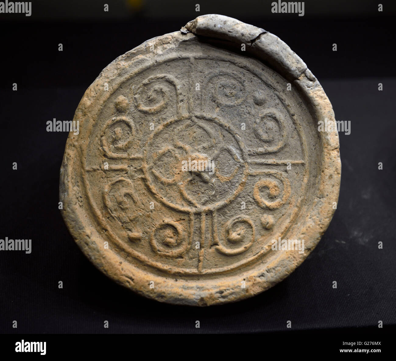 Eine Traufe-Kachel aus dem Grab auf dem Friedhof von Haihunhou (Marquis von Haihun) ausgegraben. Beijing Capital Museum. Stockfoto