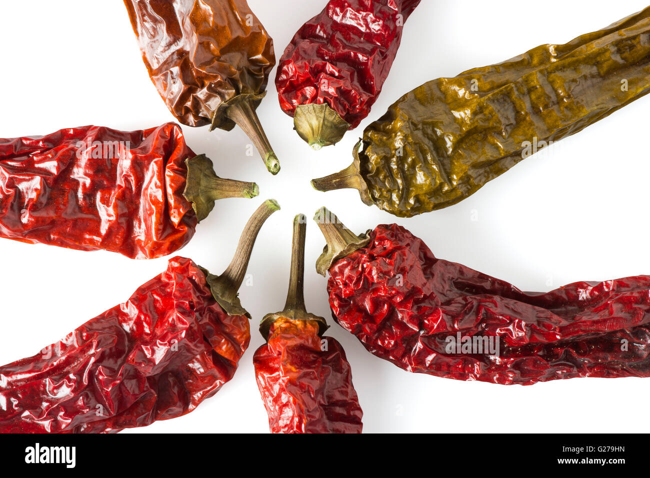Getrocknete Chilischoten, angeordnet in einem "Stern", Nahaufnahme Stockfoto