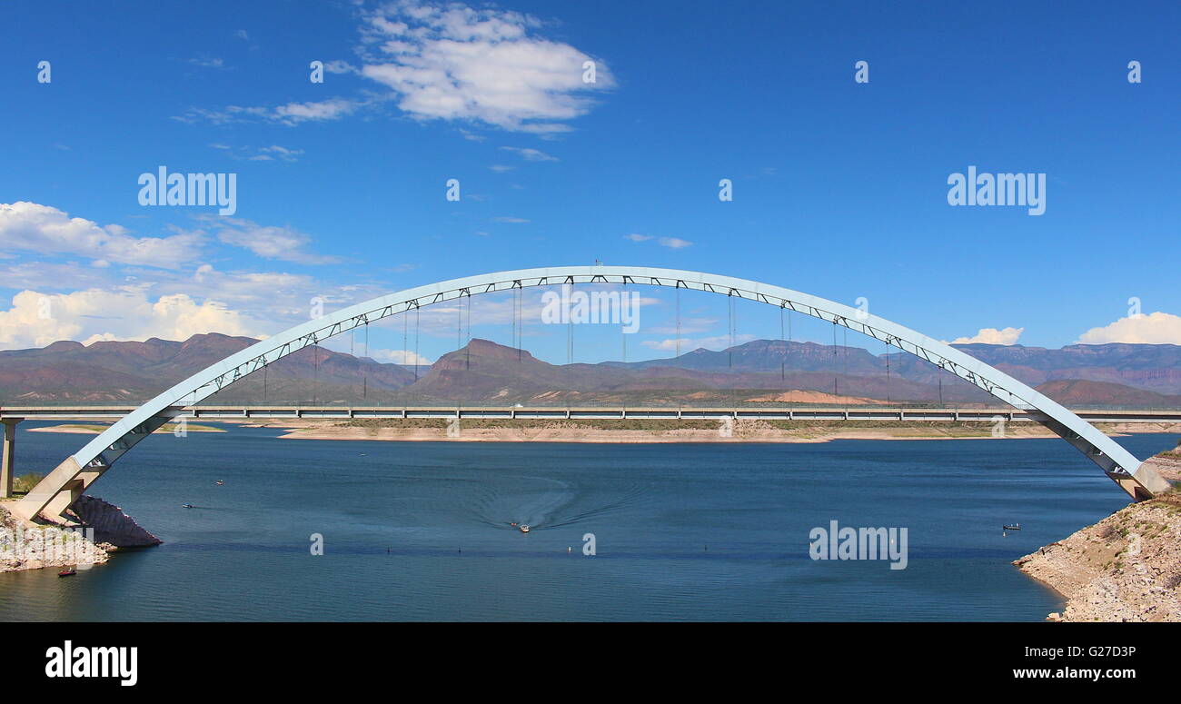 Einzigartige Metall-Brücke Stockfoto