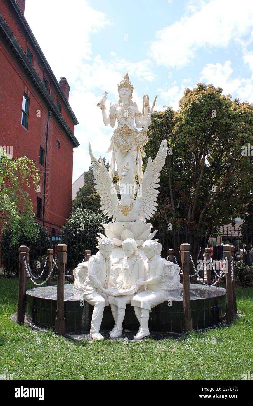 Göttin Saraswati Statue, indonesische Botschaft, Washington, DC Stockfoto