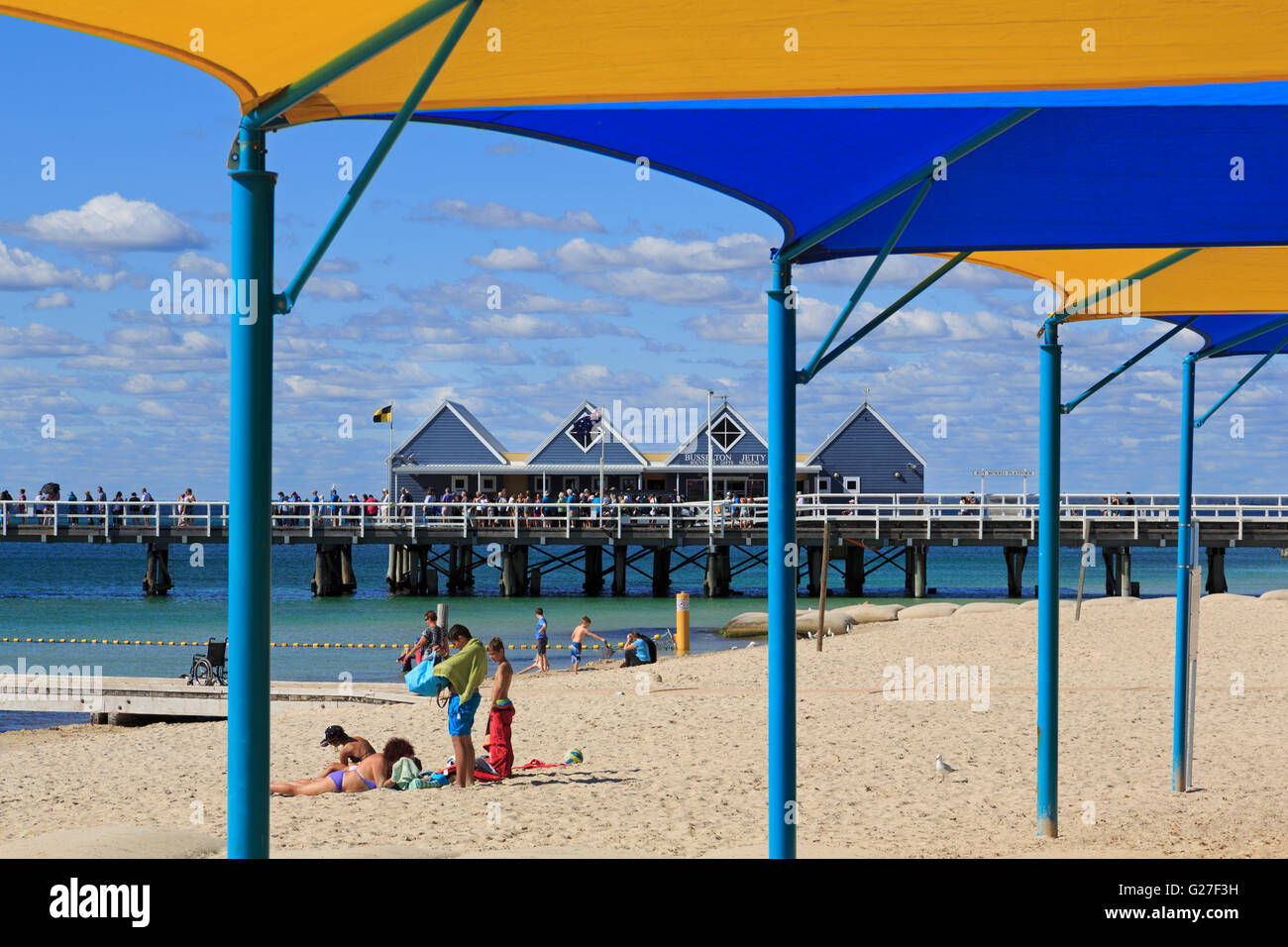 Strand & Busselton Jetty, Busselton, Westaustralien Stockfoto