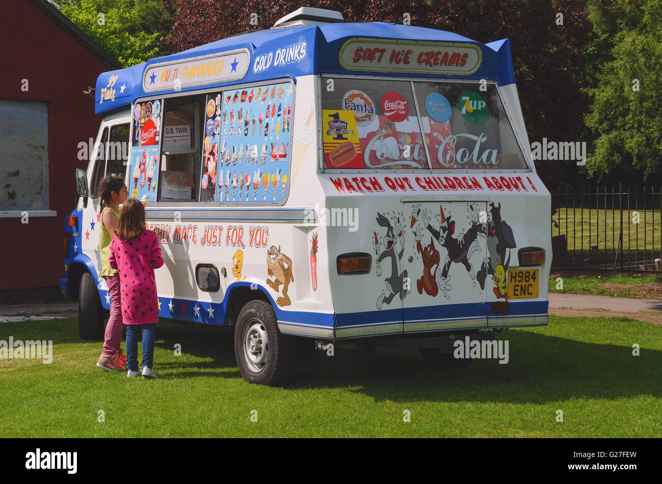 Vintage Eiswagen warten auf Kunden in Jahrmarkt Stockfoto