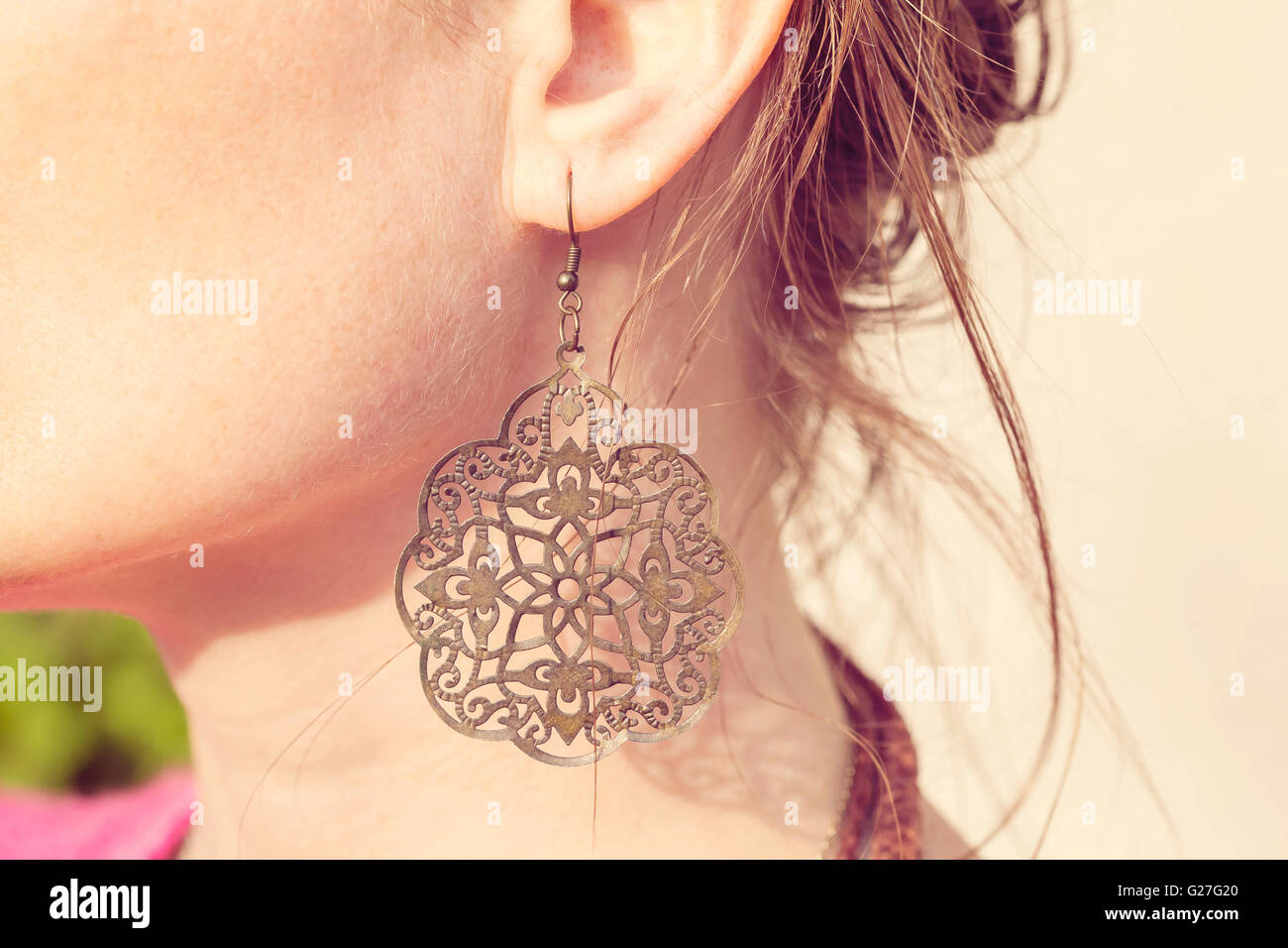Schöne dekorative Ohrringe Stockfoto
