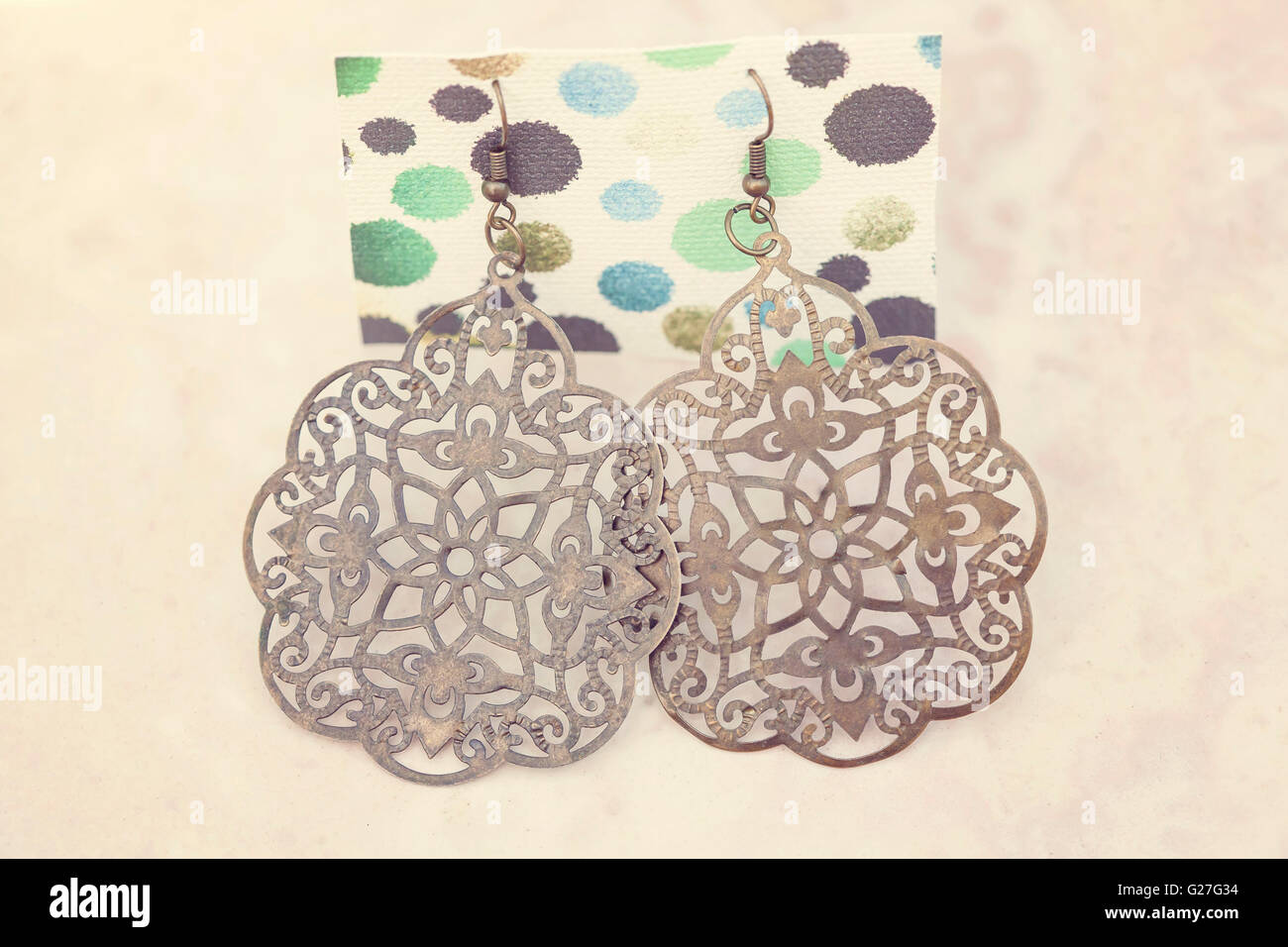Schöne dekorative Ohrringe Stockfoto