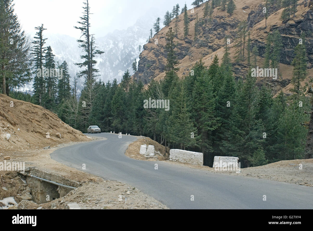Schöne Himalaya-Straße von Manali nach Leh, in Richtung Rohtang Pass, Manali, Himachal Pradesh, Indien Stockfoto