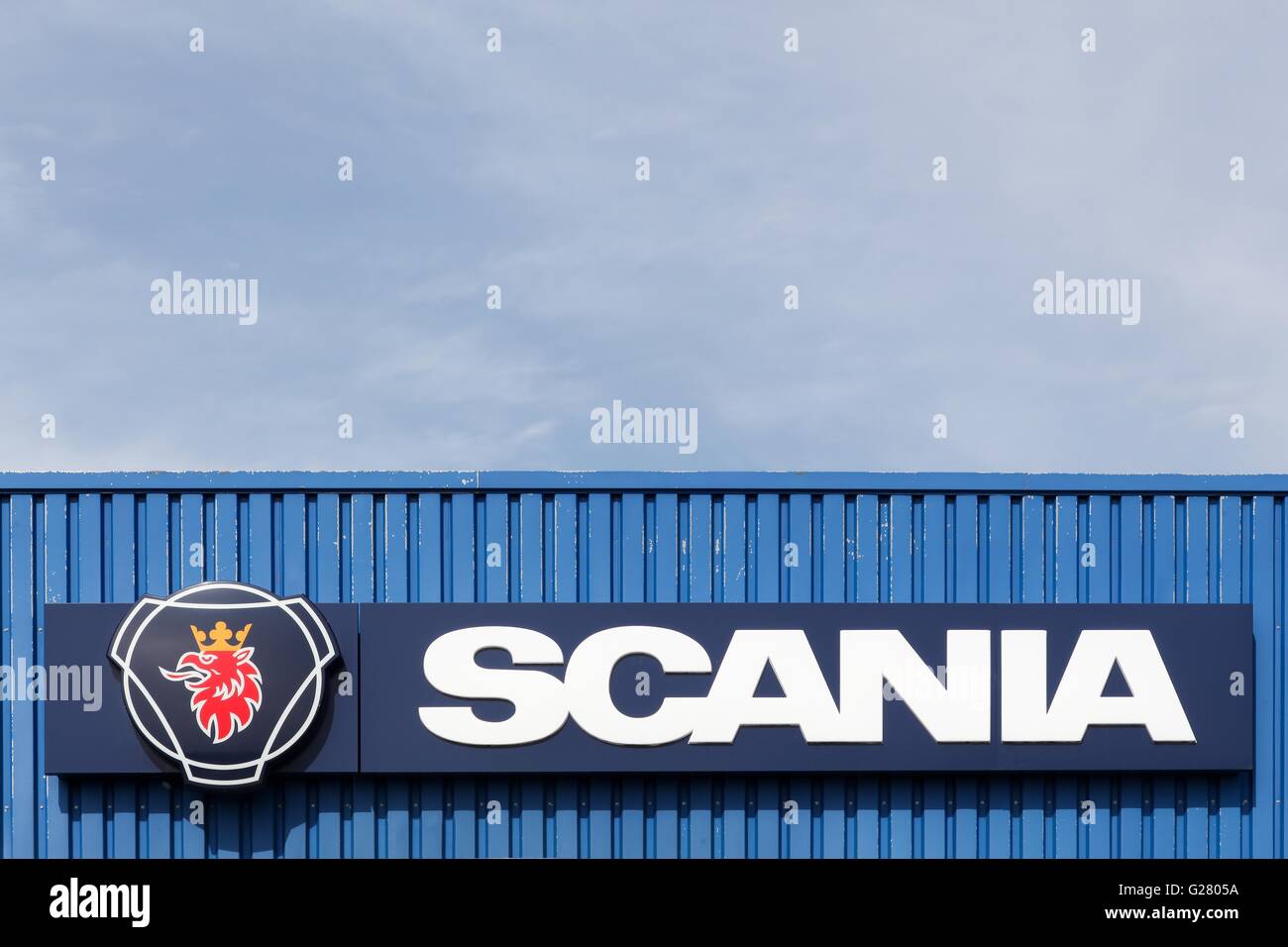 Scania-Zeichen an der Wand Stockfoto