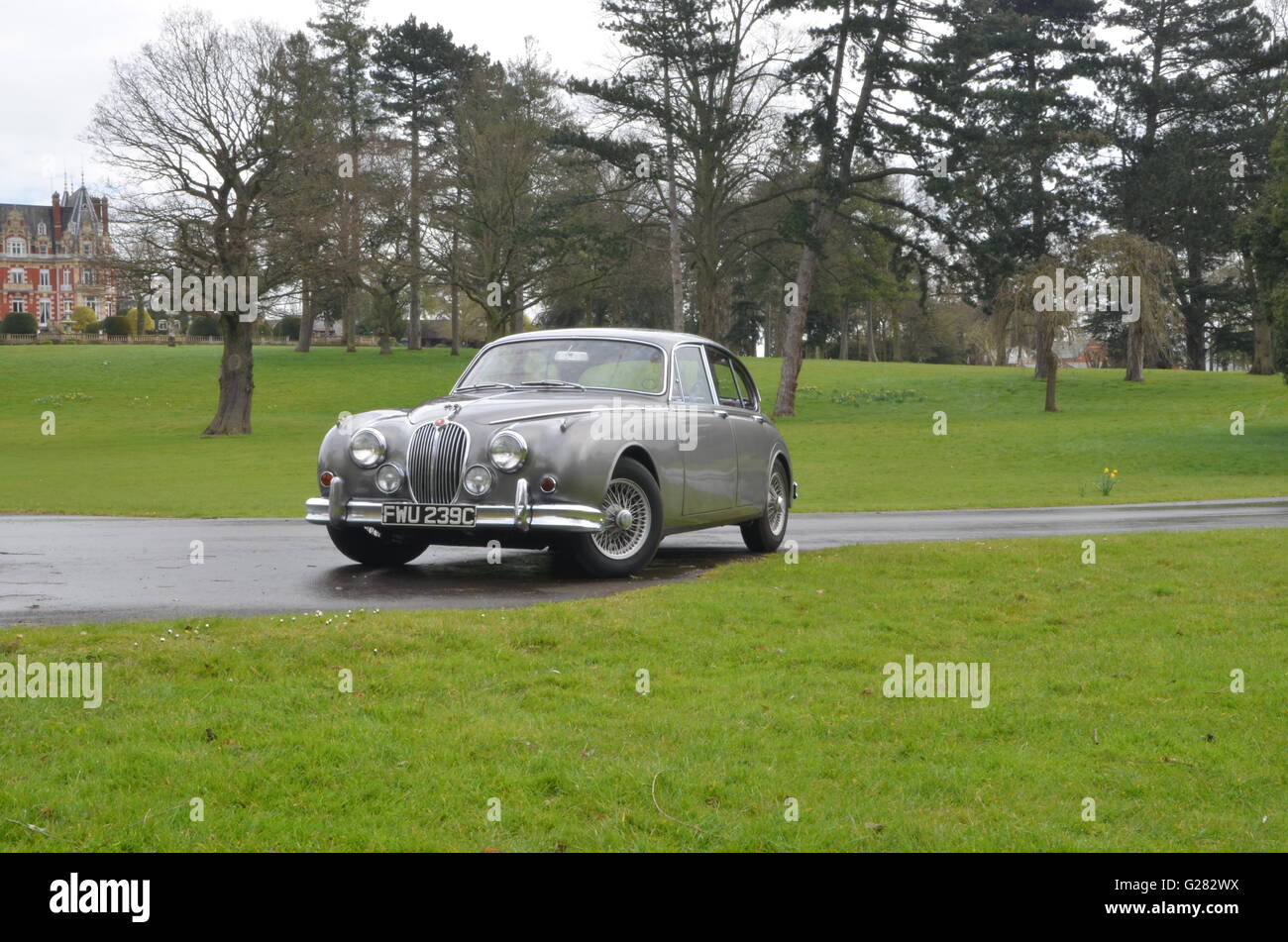Jaguar MK 2 am Chateau Impney, Droitwich, Worcestershire Stockfoto