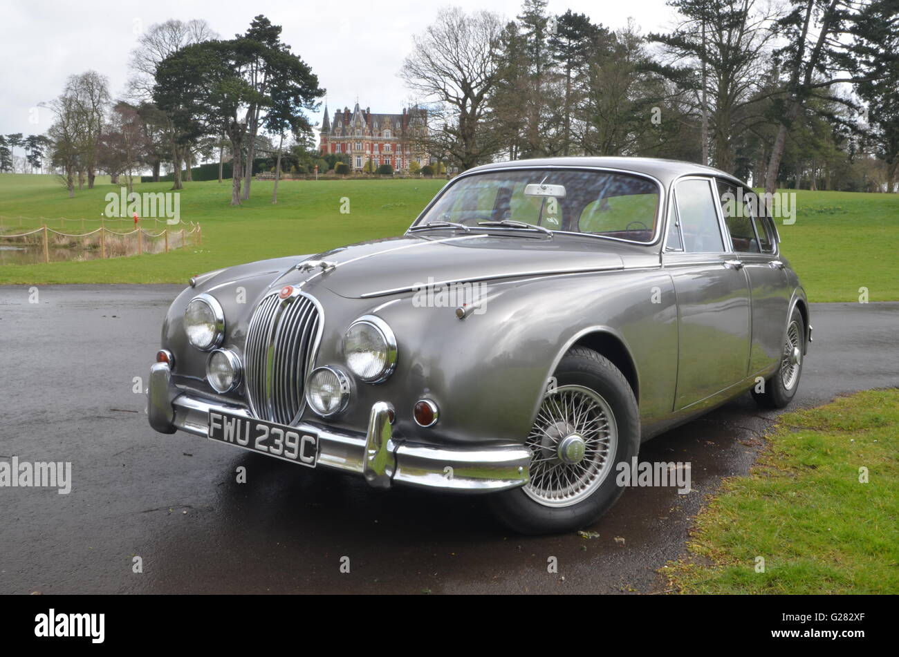 Jaguar MK 2 am Chateau Impney, Droitwich, Worcestershire Stockfoto