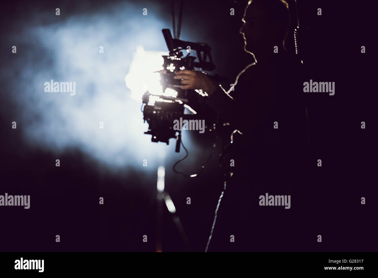 Young-Videofilmer Betreiber halten steadicam Stockfoto