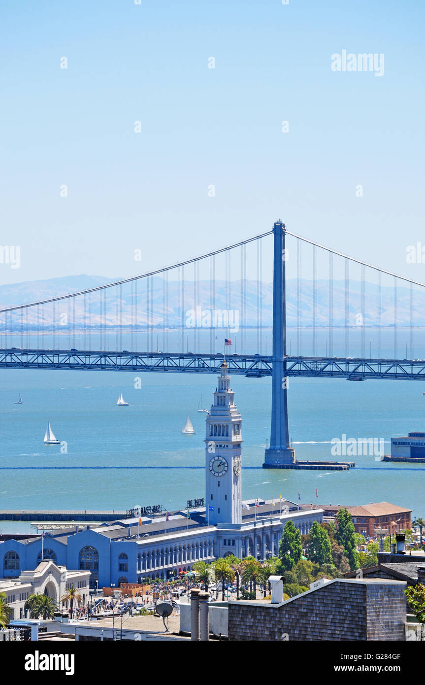 San Francisco, Embarcadero: Blick auf die San Francisco Ferry Building, erbaut 1898, ein Terminal für Fähren, ein Speisesaal und ein Bürogebäude Stockfoto