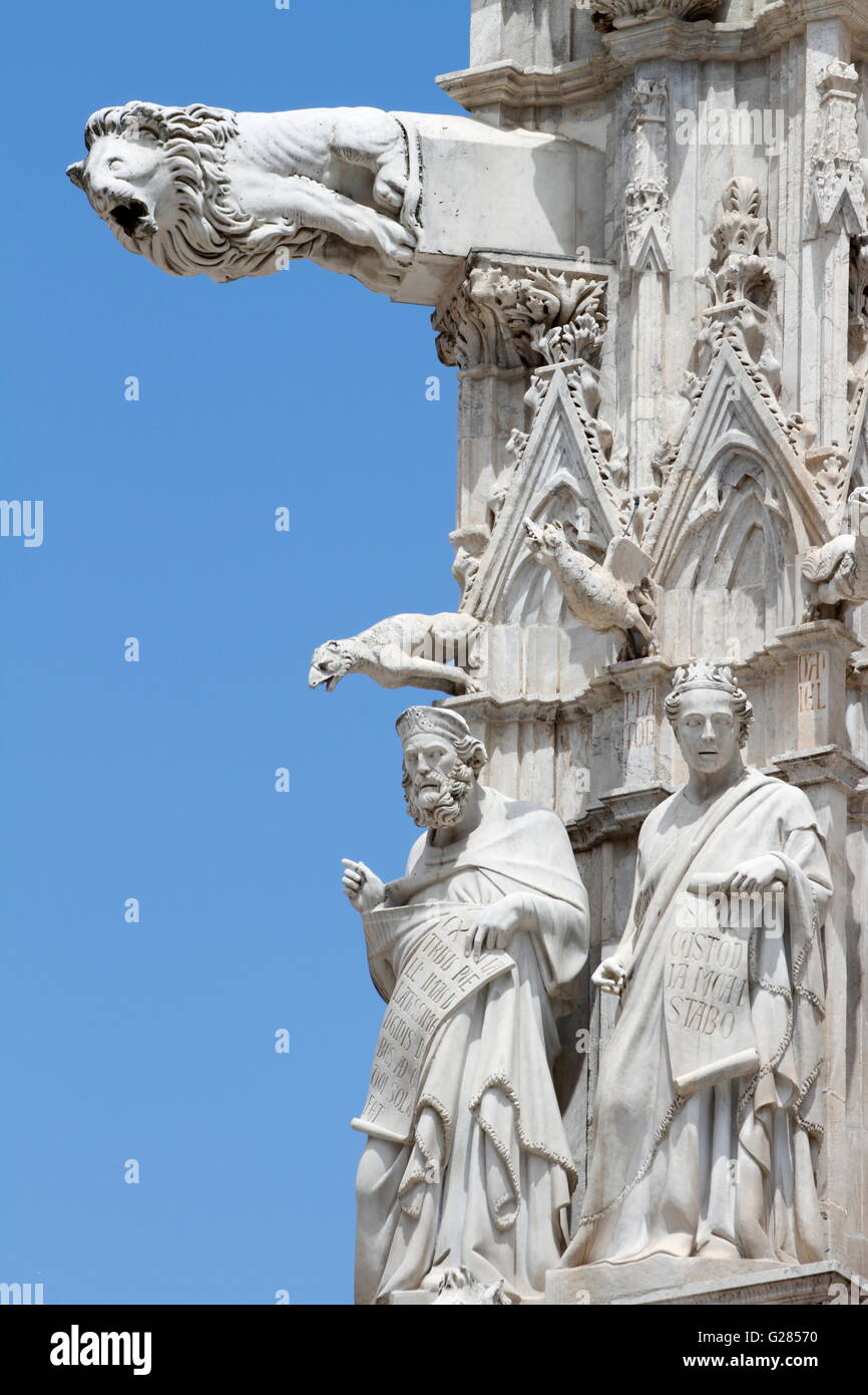 Detail an der Fassade der Kathedrale von Siena Stockfoto