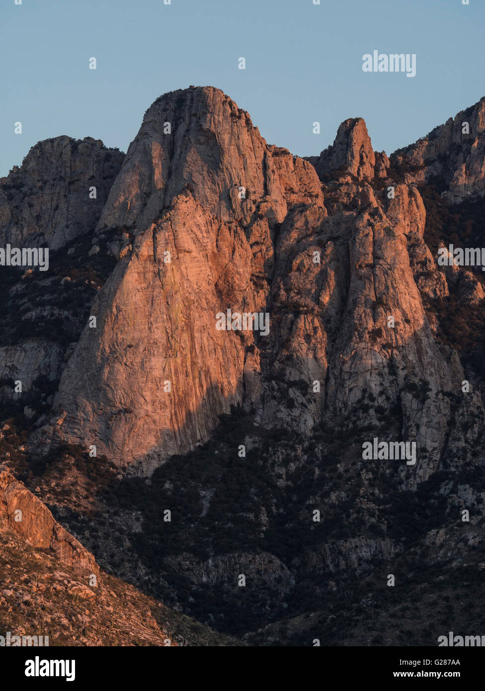 Abendlicht auf den Klippen von Pusch Ridge, Catalina State Park, Tucson, Arizona. Stockfoto