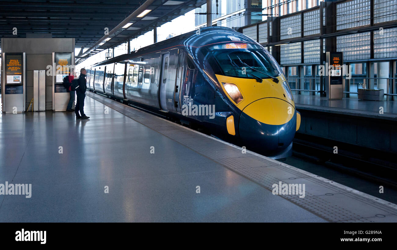Javelin Hochgeschwindigkeitszug Ankunft in London St. Pancras International station Stockfoto