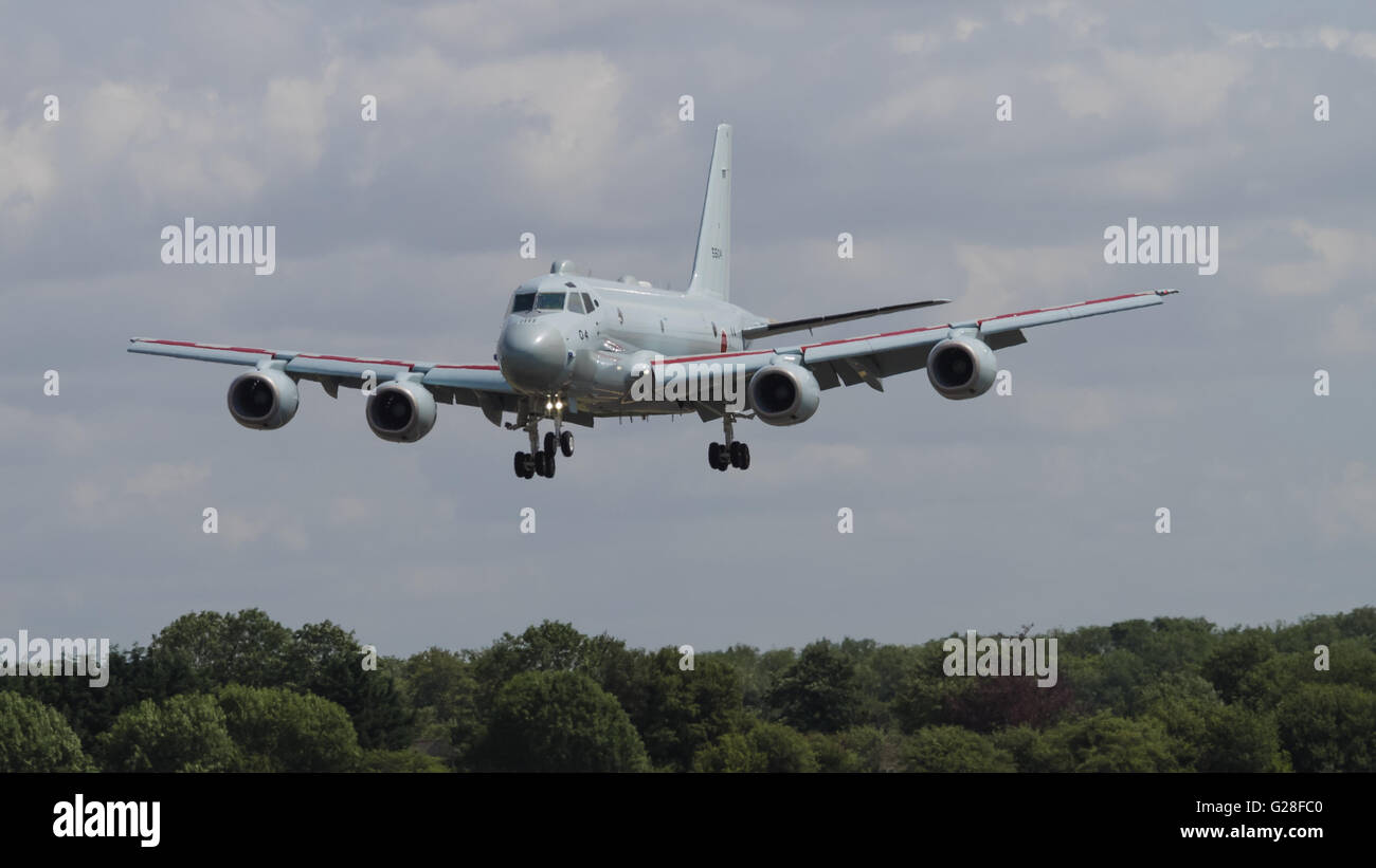 Fairford, UK 18. Juli 2015: Kawasaki p-1 Japanisch maritime Patrouille Flugzeug in die Luft-Tätowierung Stockfoto