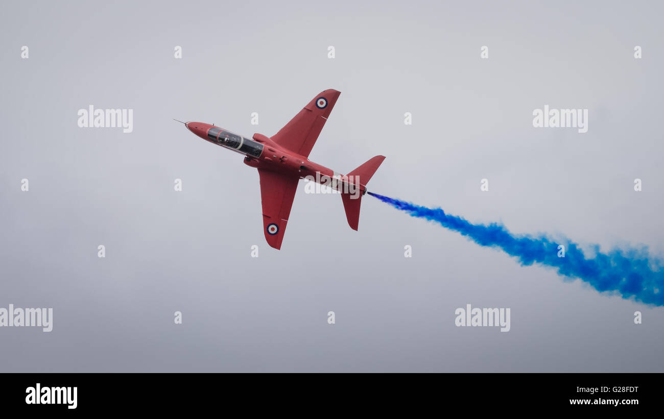 Fairford, UK 18. Juli 2015: Royal Air Force Red Arrows Bildung Team Hawk T1 Flugzeug, während der Anzeige am Air Tattoo gesehen Stockfoto