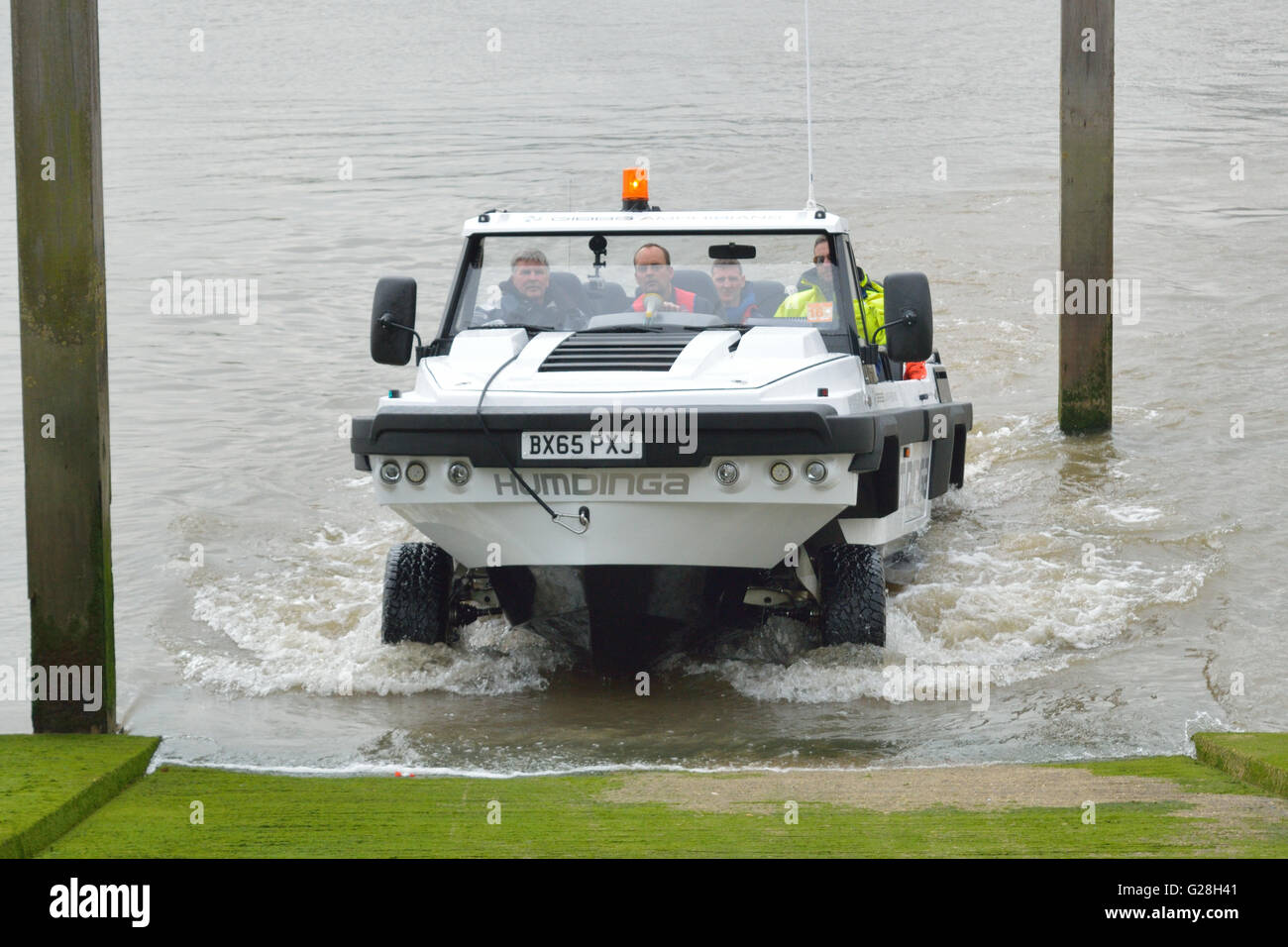 Gibbs Amphibien Hundinga amphibische Nutzfahrzeug in der Erprobung auf der Themse in London Stockfoto