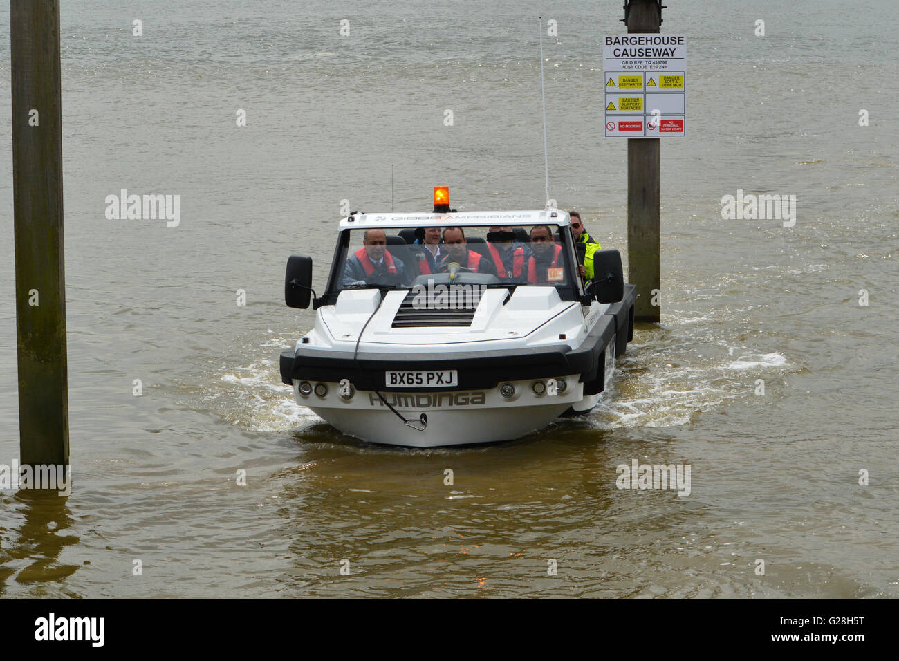 Gibbs Amphibien Hundinga amphibische Nutzfahrzeug in der Erprobung auf der Themse in London Stockfoto