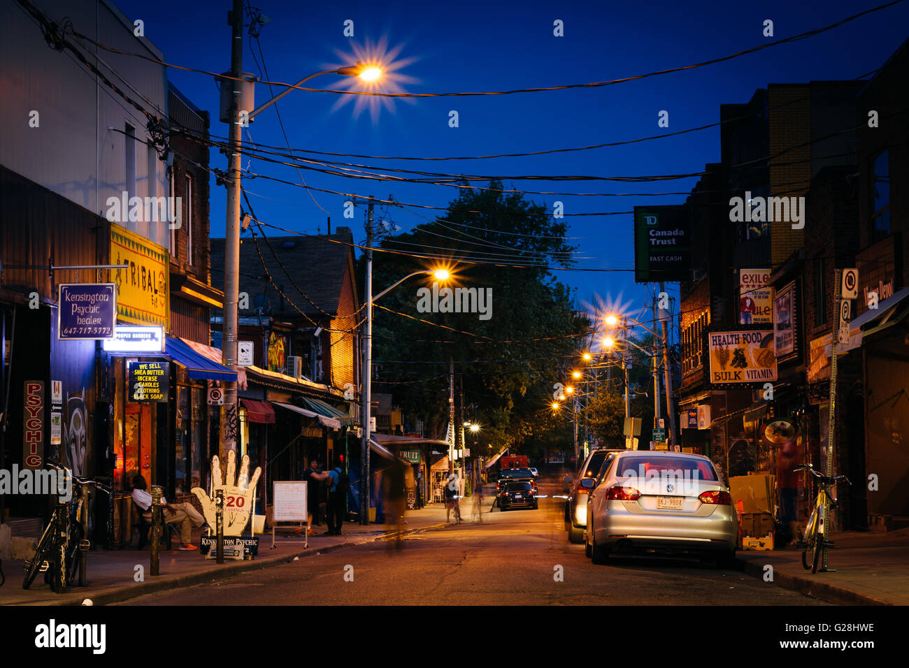 Kensington Avenue in der Nacht, im Kensington Market, in Toronto, Ontario. Stockfoto