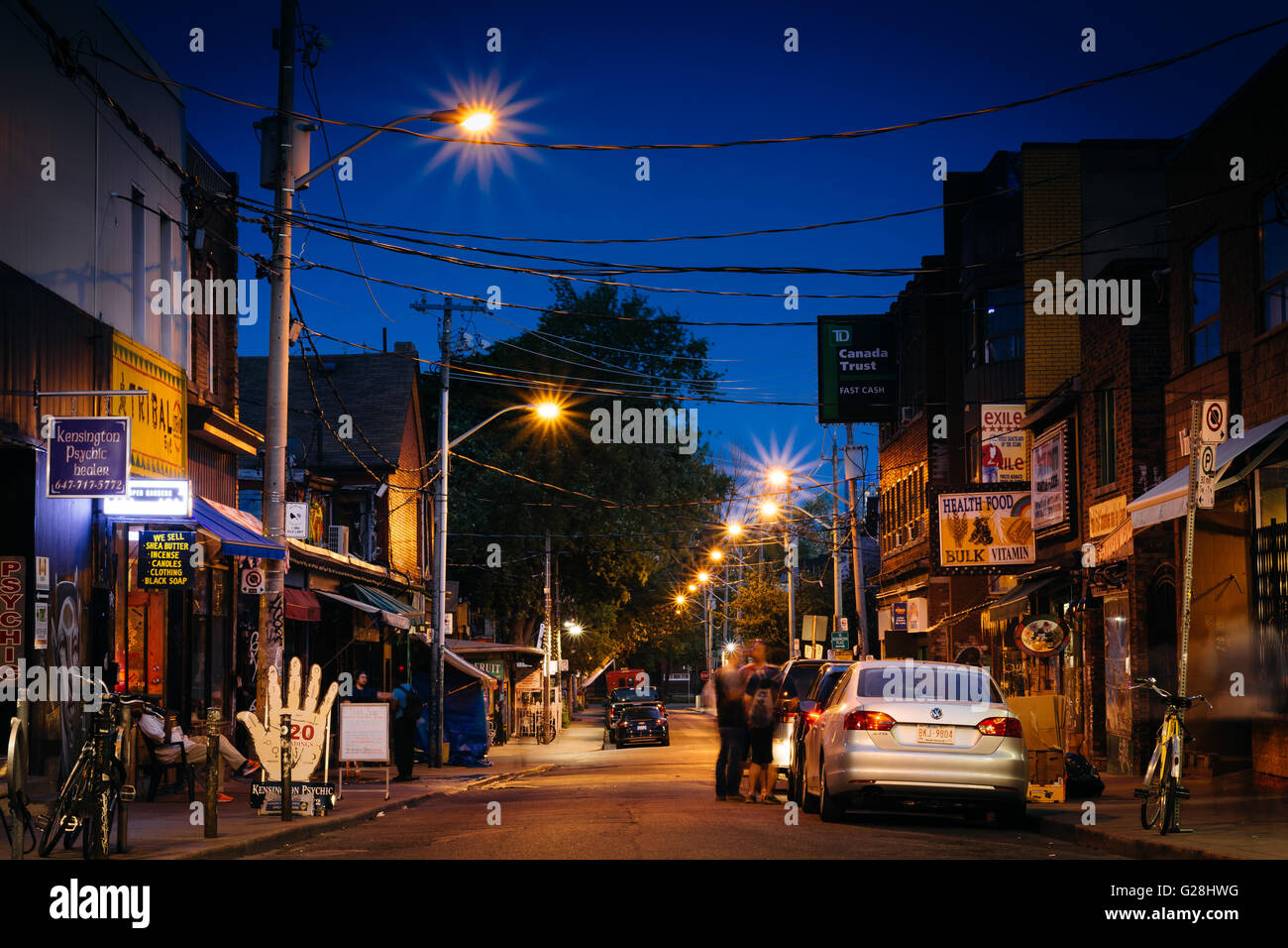Kensington Avenue in der Nacht, im Kensington Market, in Toronto, Ontario. Stockfoto