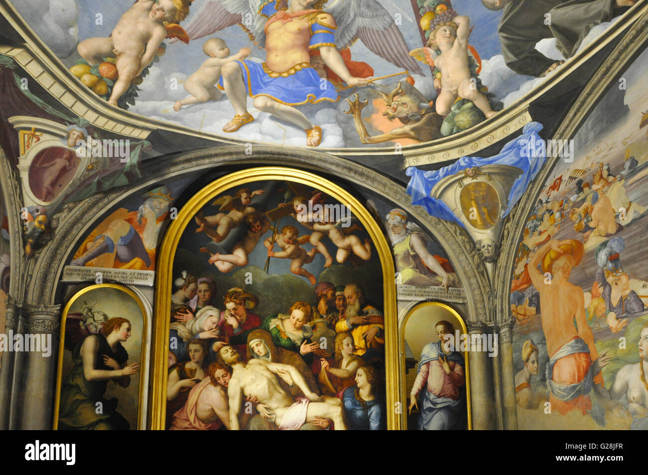 Detail einer sehr kunstvolle Wandmalerei in einem Zimmer in einem alten Gebäude in Florenz Italien Stockfoto