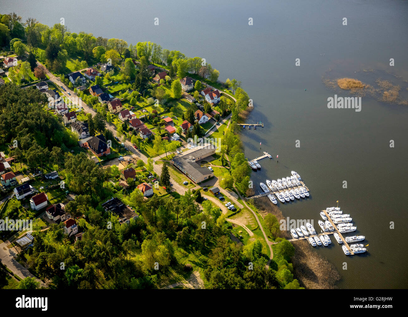 Luftbild, Pier und Bootsfahrten auf Roblinsee in Fürstenberg, Fürstenberg / Havel, Mecklenburgische Seenplatte, Deutschland, Europa Stockfoto