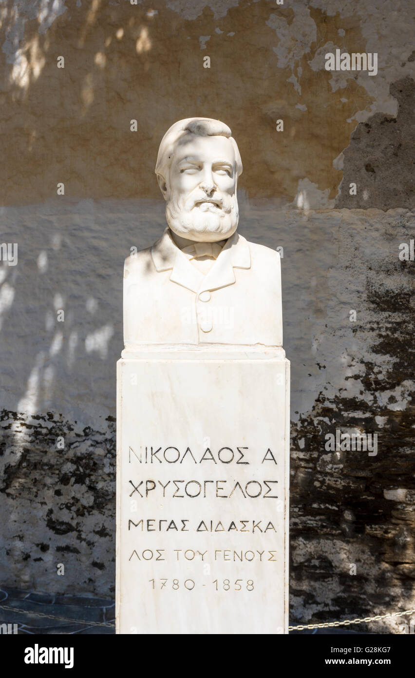 Büste von Nikolaos Chrysogelos, 1790 – 1858, ein Lehrer und Führer in der griechischen Revolution, Sifnos, Griechenland Stockfoto