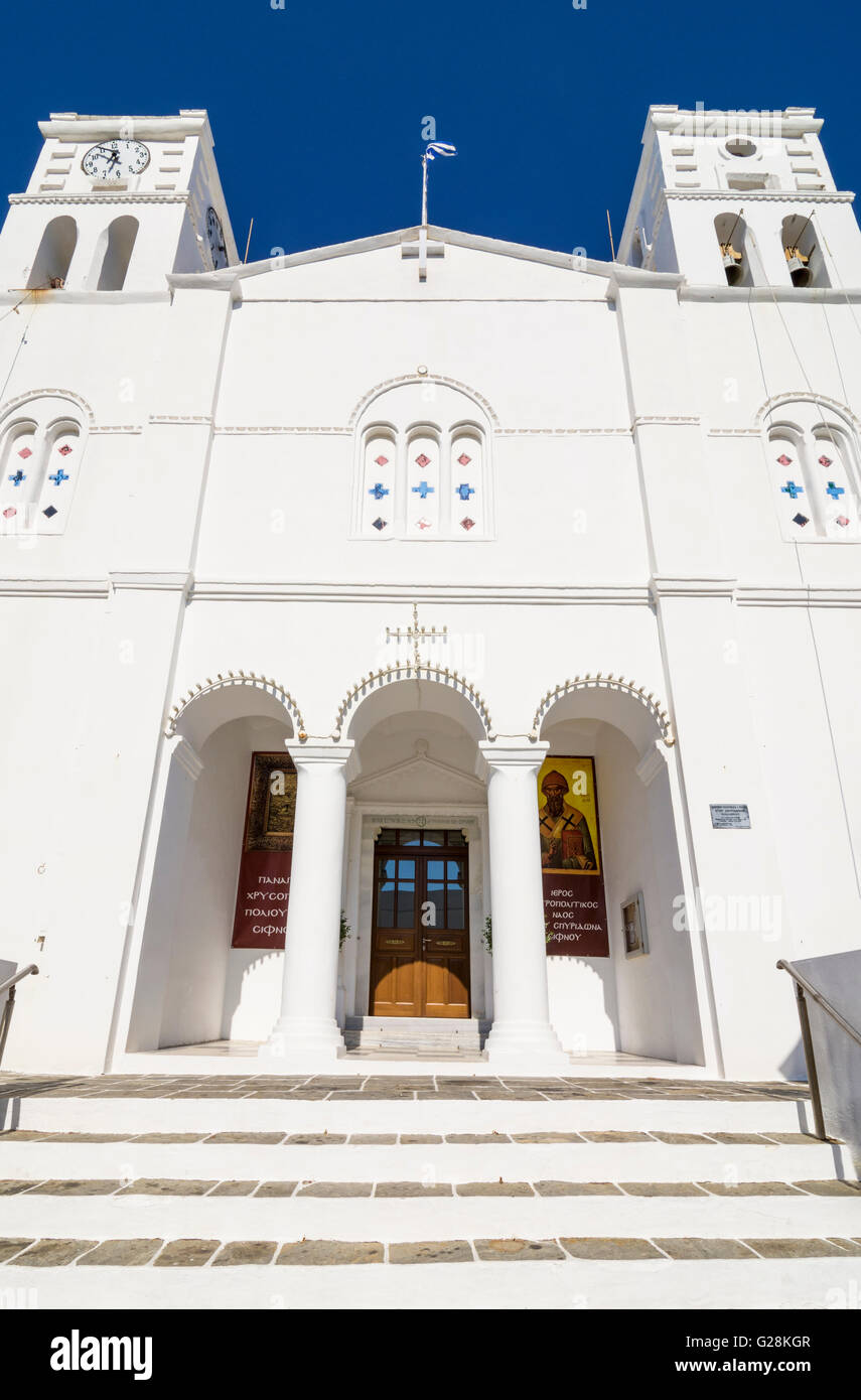 Agios Spyridon, die Kathedrale auf der Fußgängerzone von Apollonia, Sifnos, Griechenland Stockfoto