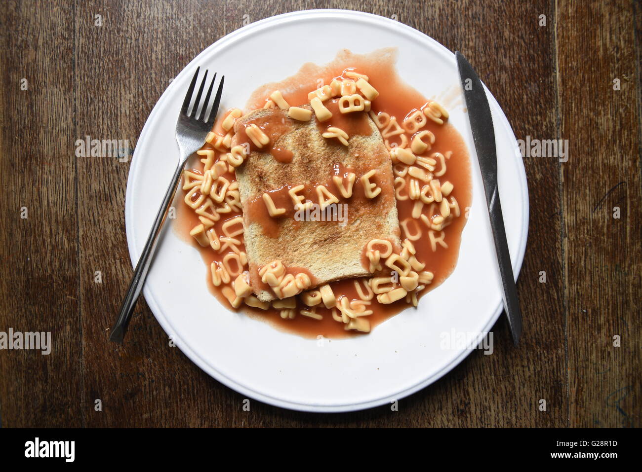 Urlaub - EU-Referendum Konzept Bild Kinder Alphabet Nudeln auf toast Stockfoto