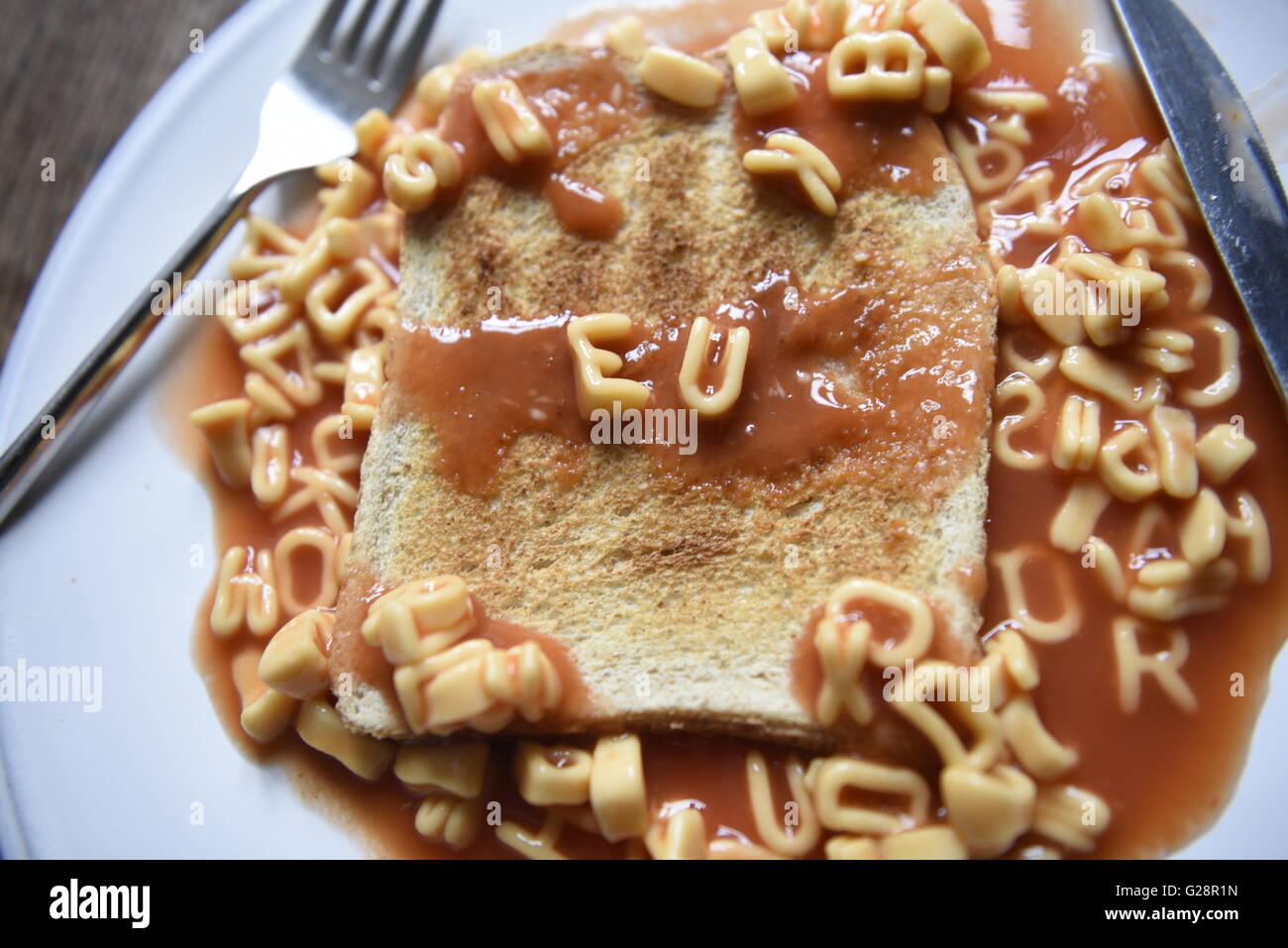 EU-Referendum Konzept Bild Kinder Alphabet Nudeln auf toast Stockfoto