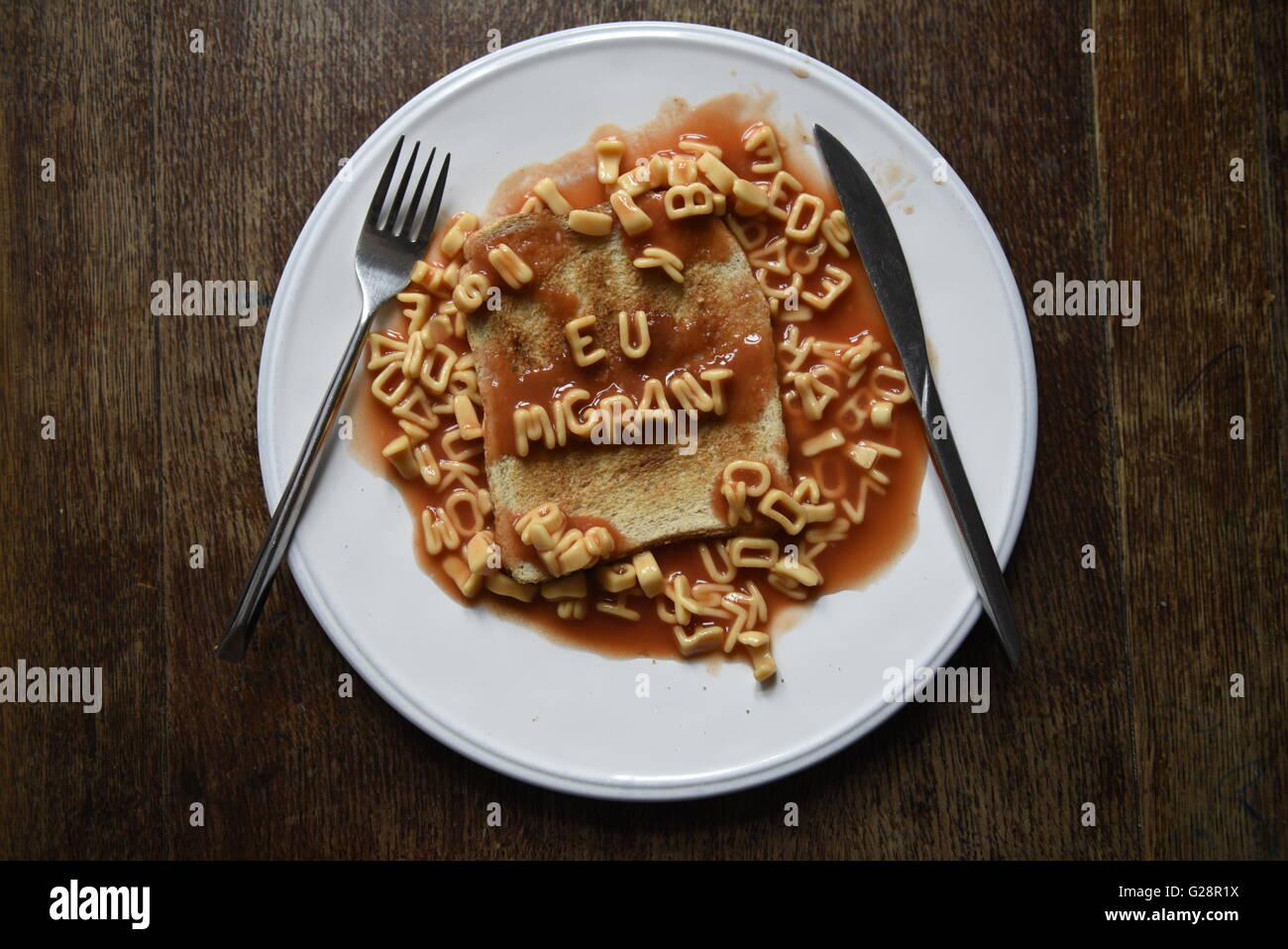 EU-Migranten - EU-Referendum Konzept Bild Kinder Alphabet Nudeln auf toast Stockfoto