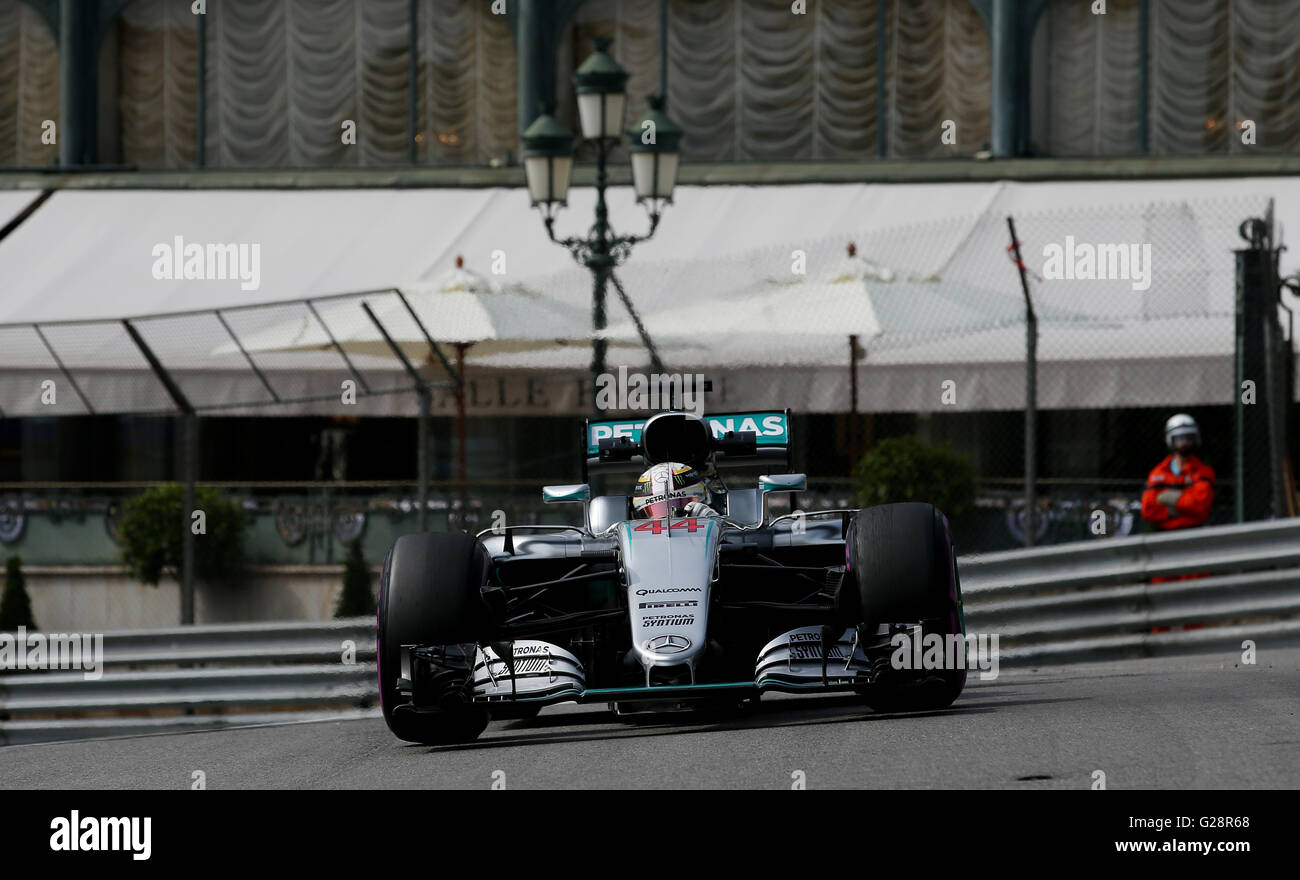 Mercedes Lewis Hamilton beim ersten Training des Großen Preises von Monaco auf dem Circuit de Monaco, Monaco. DRÜCKEN SIE VERBANDSFOTO. Bilddatum: Donnerstag, 26. Mai 2016. Siehe PA Story AUTO Monaco. Bildnachweis sollte lauten: David Davies/PA Wire. Stockfoto