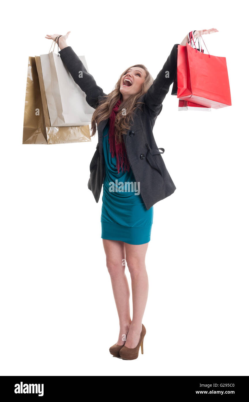 Shopping Frau hob die Arme in die Luft. Begeistert und fröhliche Dame Einkaufskonzept auf weißem Hintergrund Stockfoto