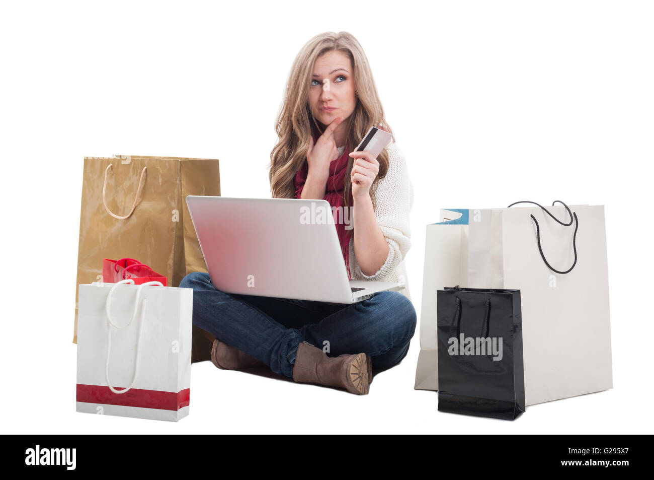Geld online mittels Kredit- oder EC-Karte-Konzept mit einer Frau mit einem Laptop bereit, Geld für e-shops Stockfoto
